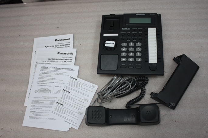 Системный телефон Panasonic KX-T7735RU (не совместим со стационарными линиями) (уценка арт. 82702)